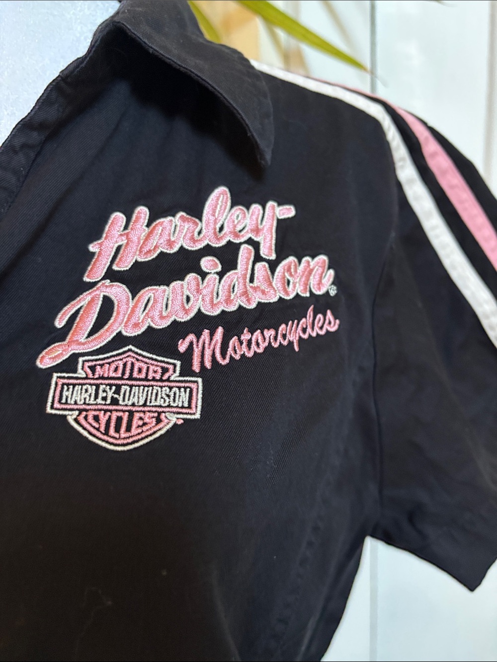 Harley-Davidson Black Jacket with Gold Zipper and Pink Embroidery - Picture 4 of 9